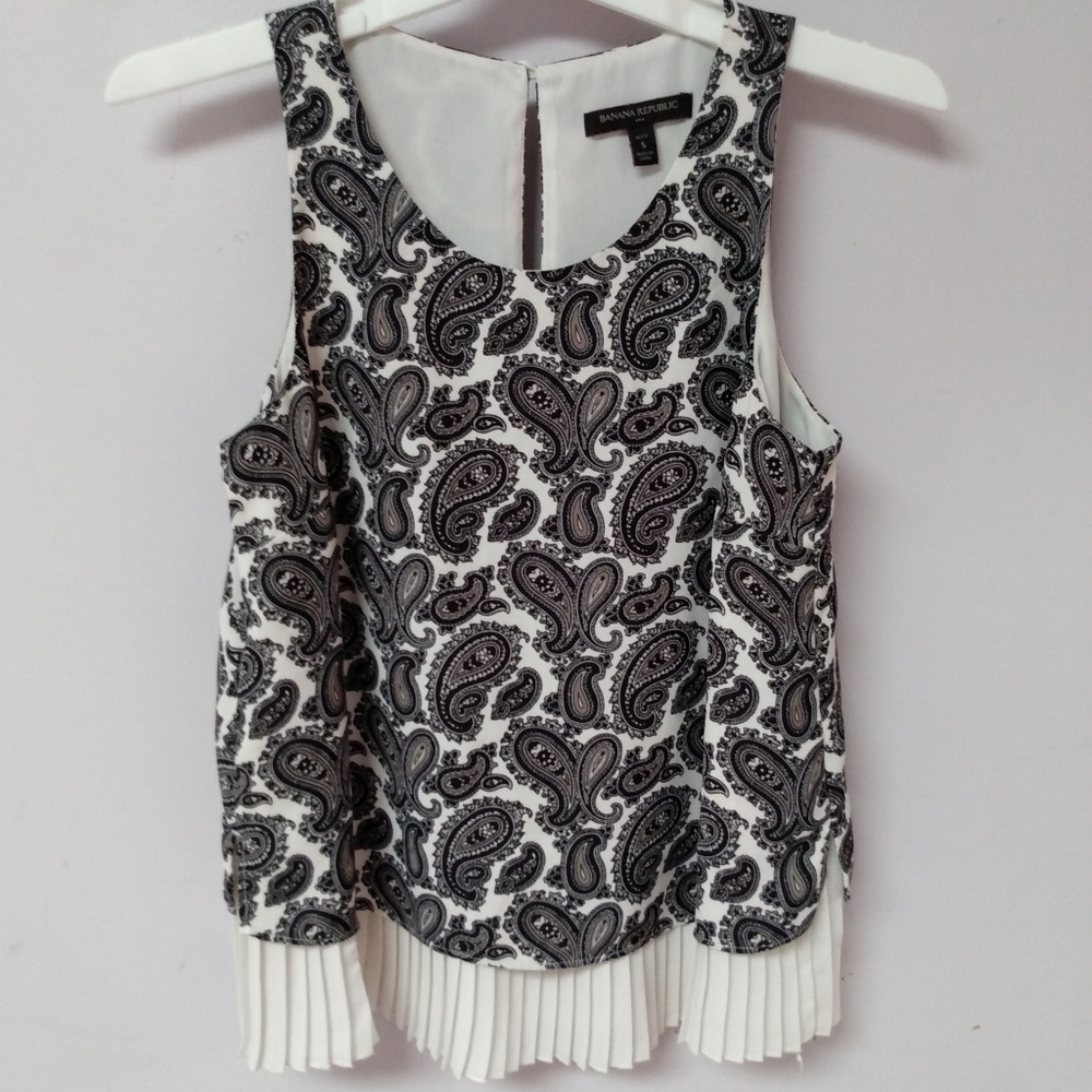 Banana Republic Paisley tank top pleated